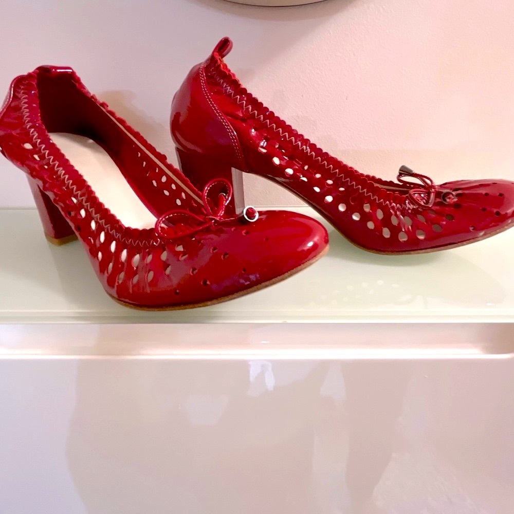 Momenti glossy red heels